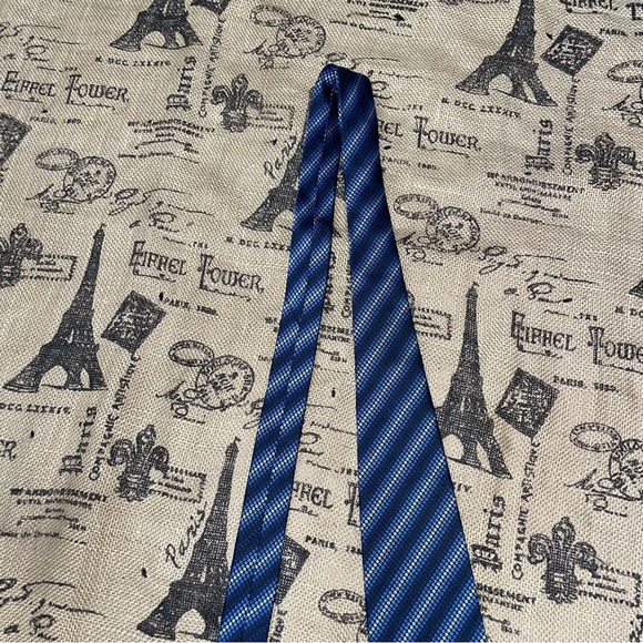 Alberto Zerra Blue/White Print Silk Tie One Size 

Excellent Condition - Picture 9 of 10